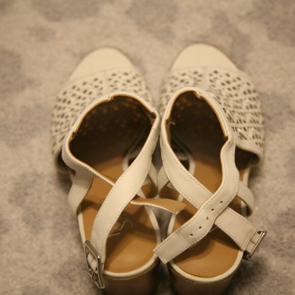 Franco Sarto Women's High Heal Sandals, Size 9, White - Picture 2 of 4